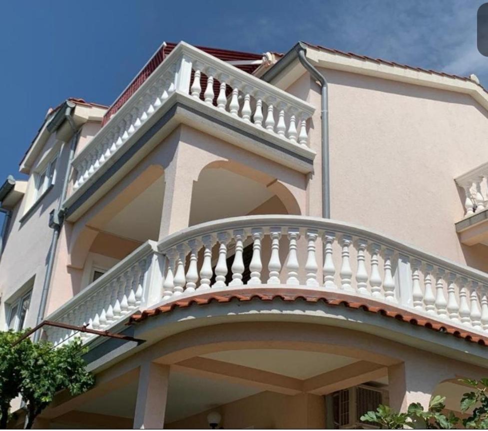 Villa Nera Vodice Bagian luar foto